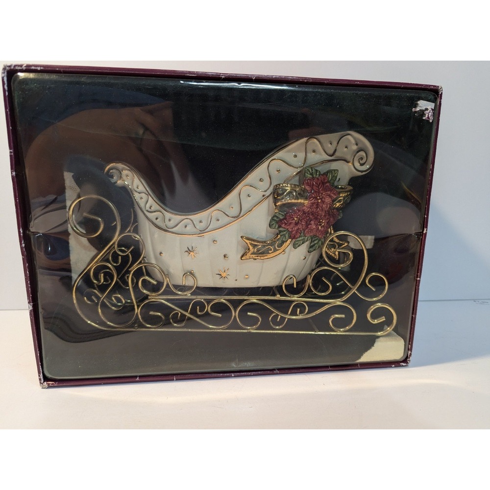 Vintage Kmart classic traditions Ceramic sleigh 24k gold‎ paint accents